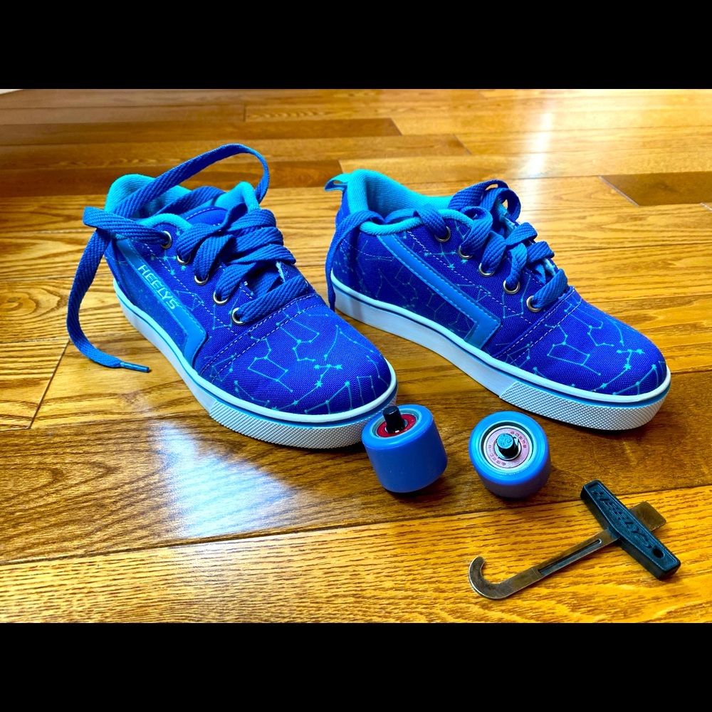 HEELYS -Youth Size 2. The Authentic Wheeled Shoe.